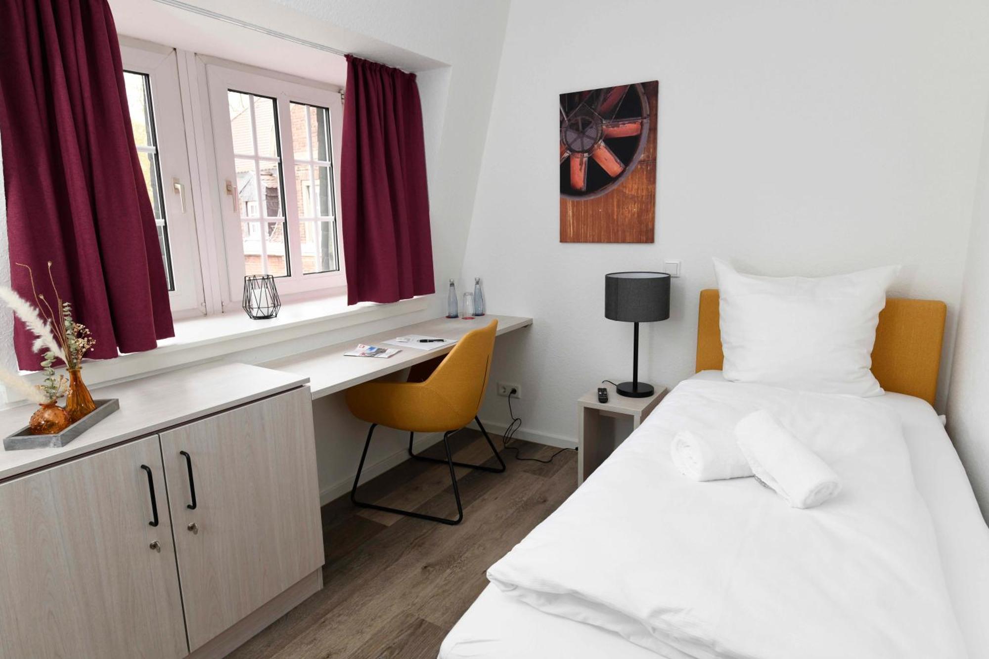 St. Barbara-Haus Otel Dinslaken Dış mekan fotoğraf